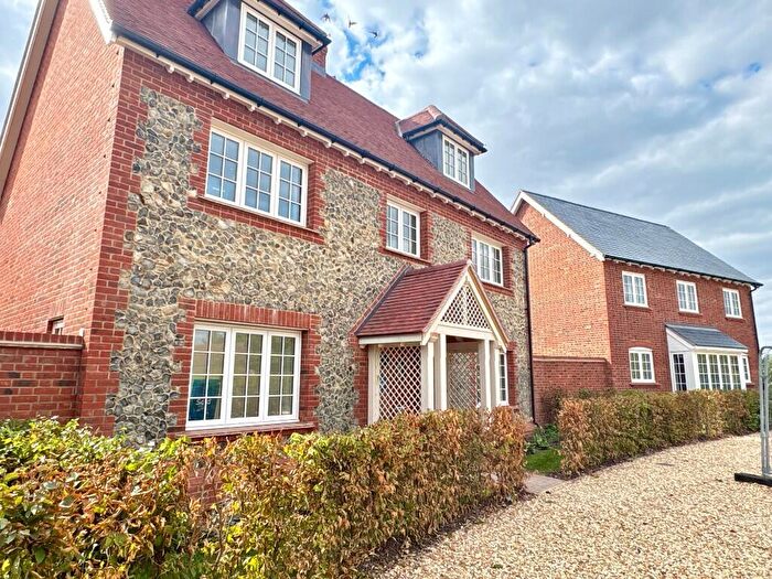 5 Bedroom Detached House For Sale In Clayhill Road, Burghfield Common, RG7