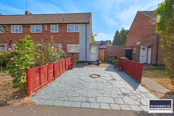 2 Bedroom Maisonette For Sale In Swanfield Road, Waltham Cross, EN8