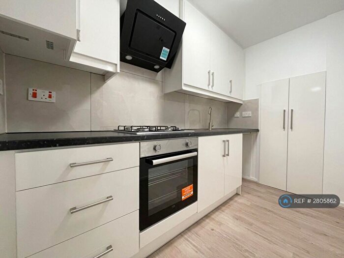 1 Bedroom Flat To Rent In Kesteven Close, Hainault, IG6