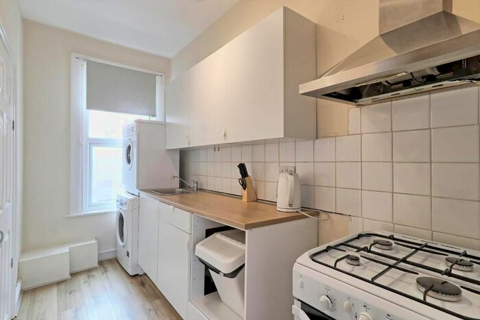 1 Bedroom Flat To Rent In Burnaby Road, Southend-On-Sea, SS1