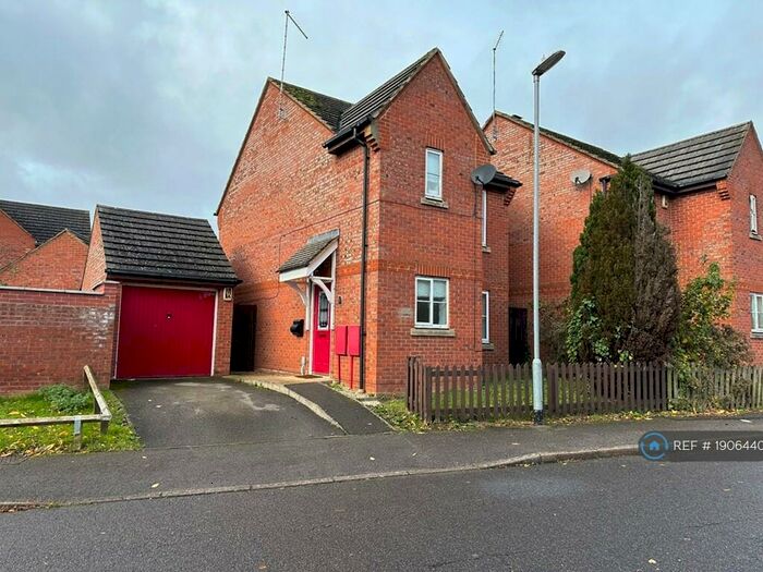 3 Bedroom Detached House To Rent In Edgehill Drive, Daventry, NN11