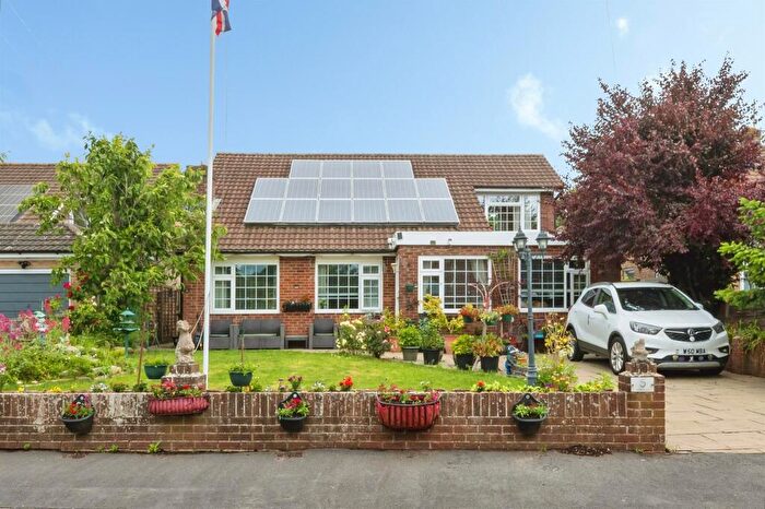 4 Bedroom Bungalow For Sale In Frampton Close, Colden Common, Winchester, SO21