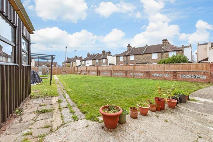 5 Bedroom Detached House For Sale In Moat Lane, Erith, Kent, DA8