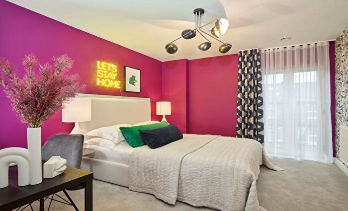 2 Bedroom Apartment For Sale In Tiltman Avenue, DA9