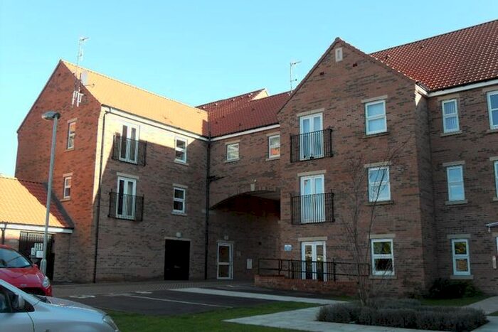 2 Bedroom Flat To Rent In Flat, Cloisters Mews, Bridlington, YO16