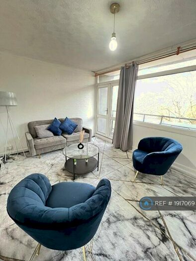 3 Bedroom Flat To Rent In Tomlinson Close, London, E2