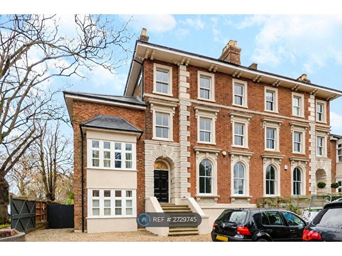 2 Bedroom Flat To Rent In Southend Road, Beckenham, BR3