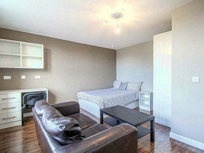 Apartment To Rent In Apt, Belle Vue Road #, LS3