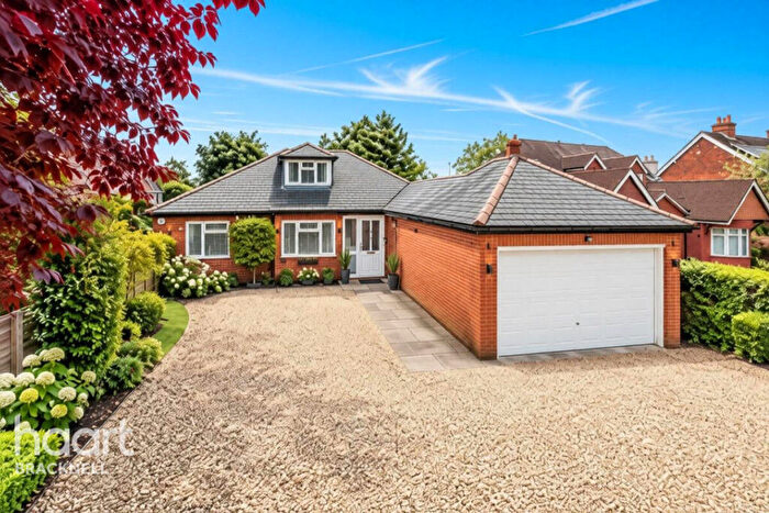 5 Bedroom Detached House For Sale In Reading Road, Reading, RG5