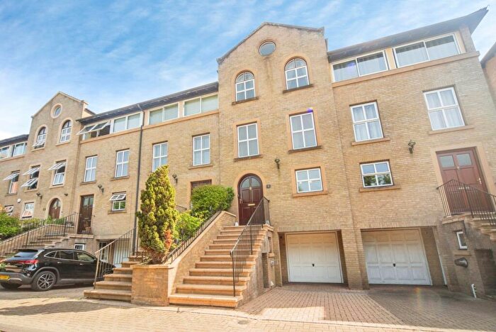 4 Bedroom Town House For Sale In Andes Close, Ocean Village, Southampton, Hampshire, SO14
