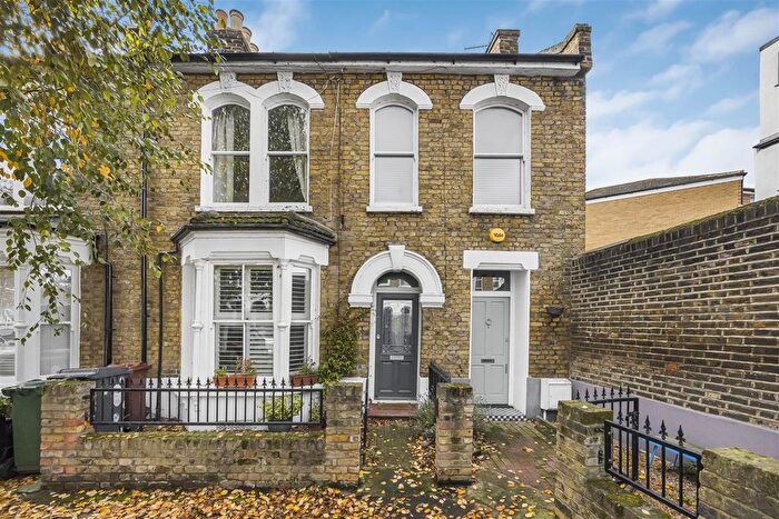 2 Bedroom Flat For Sale In Haroldstone Road, London, E17