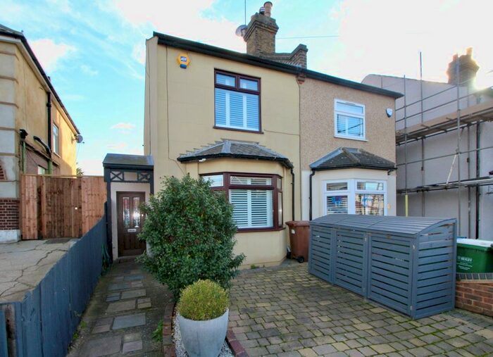 3 Bedroom Semi-Detached House To Rent In Alers Road, Bexleyheath DA6