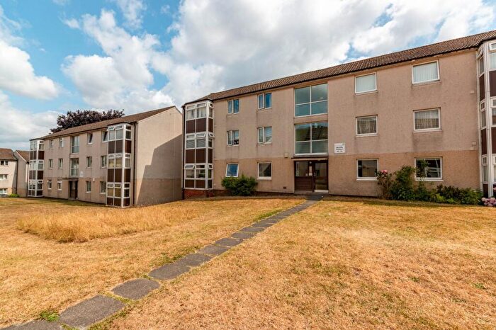 2 Bedroom Flat For Sale In Wycliffe Gardens, Shipley, BD18