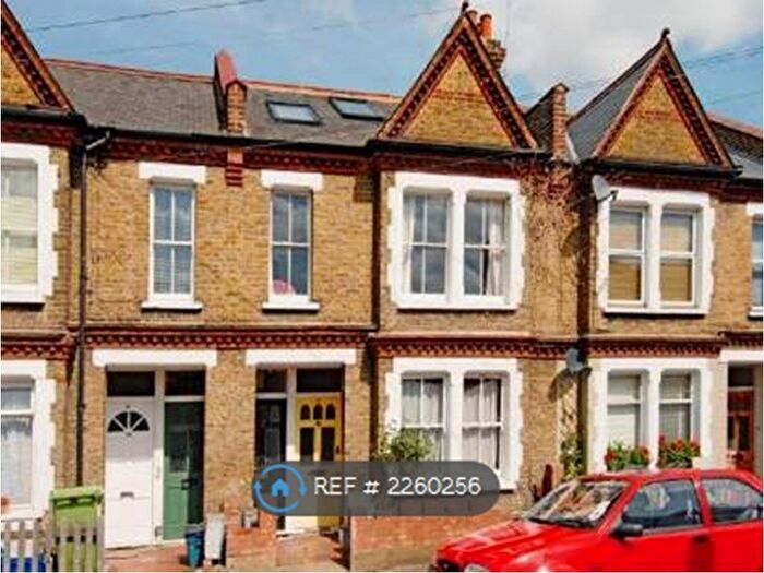 3 Bedroom Maisonette To Rent In Aylesbury Road, London, SE17