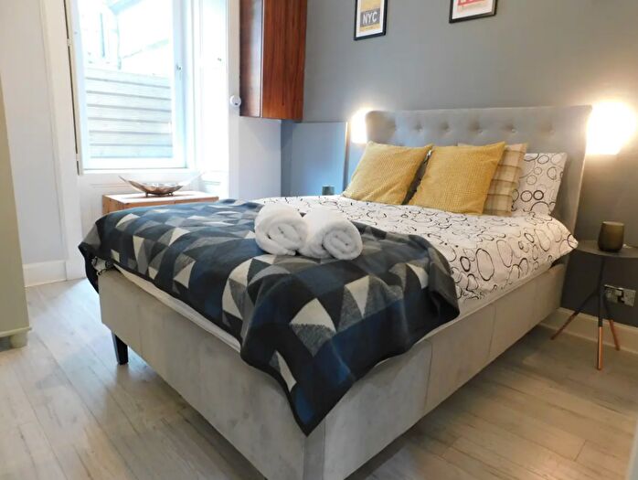 2 Bedroom Flat To Rent In , Richmond Terrace, Edinburgh, EH11