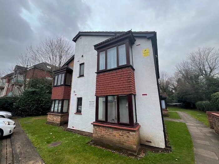 Studio To Rent In Harlington Road, Hillingdon, UB8