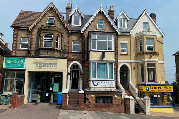 2 Bedroom Flat To Rent In High Street, Broadstairs, Kent, CT10