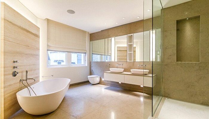 3 Bedroom Flat To Rent In Duke Street, London, W1K