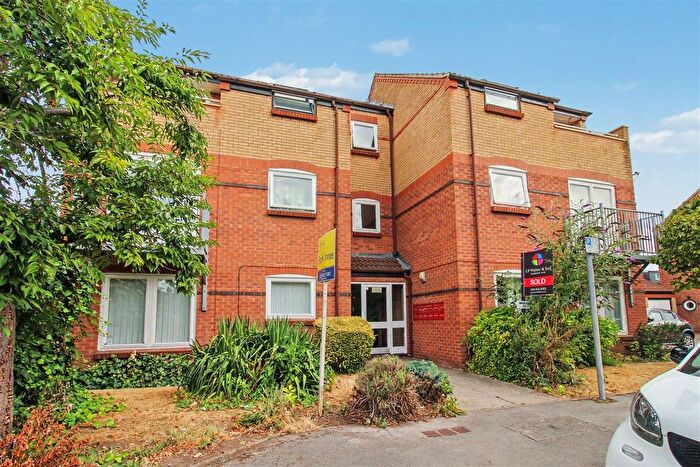 2 Bedroom Flat To Rent In Tonnelier Road, Dunkirk, Nottingham, NG7