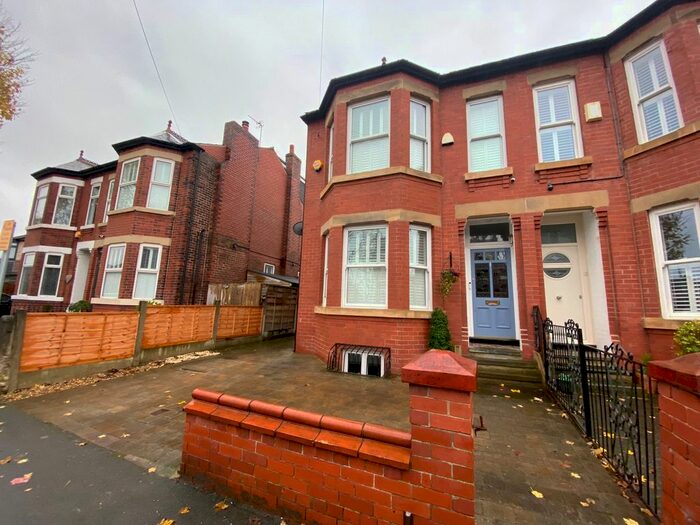 3 Bedroom Semi-Detached House To Rent In Pine Grove, Eccles, M30
