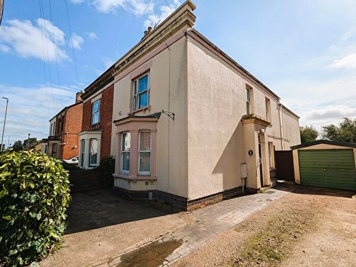 3 Bedroom Semi-Detached House To Rent In Barton Road, Tewkesbury, GL20