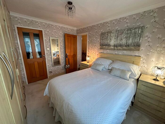 3 Bedroom End Of Terrace House For Sale In Fleming Close, Cheshunt, Waltham Cross, EN7