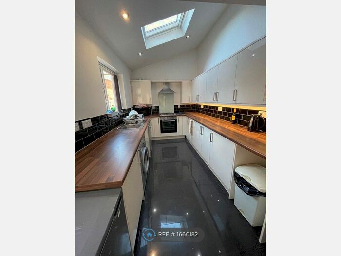 6 Bedroom Terraced House To Rent In Rothesay Avenue, Nottingham, NG7