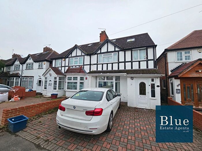 4 Bedroom Semi Detached House To Rent In West Way, Hounslow, TW5