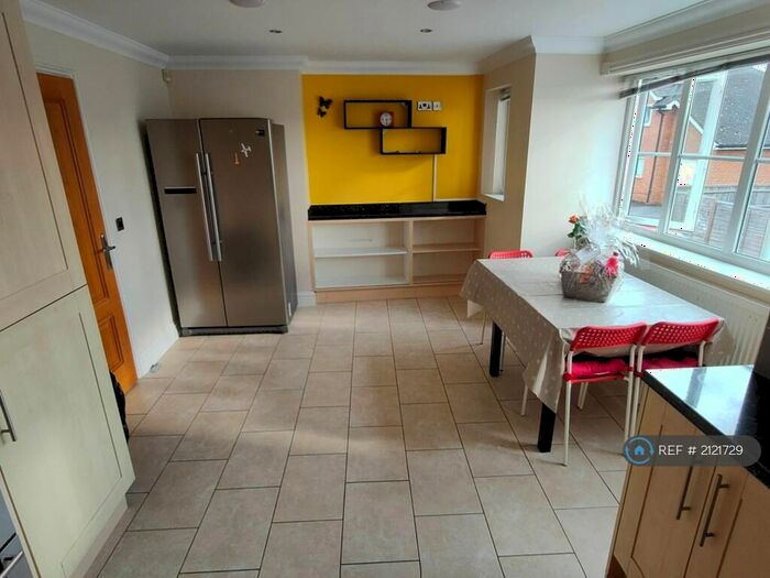 4 Bedroom Flat To Rent In Palmerstone Place, Earley, Reading, RG6