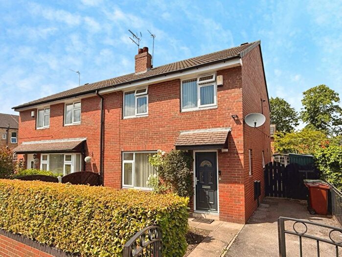 3 Bedroom Semi Detached House For Sale In Leeds And Bradford Road, Pudsey, LS28
