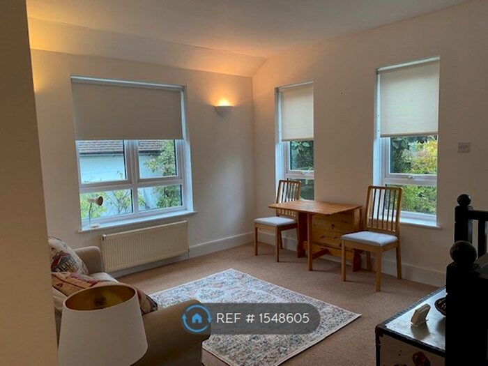 1 Bedroom Flat To Rent In Netheravon Road South, London, W4