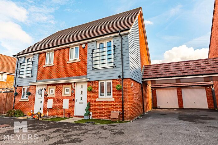 3 Bedroom Semi Detached House For Sale In Carpenter Close, Poole, BH17