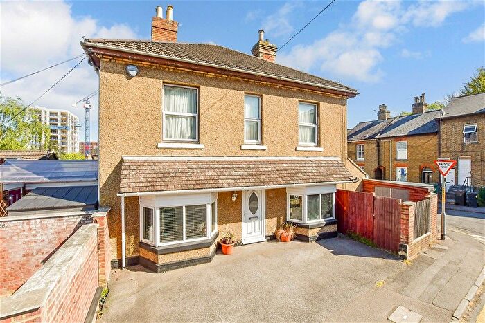 1 Bedroom Flat For Sale In Kingsley Road, Maidstone, Kent, ME15