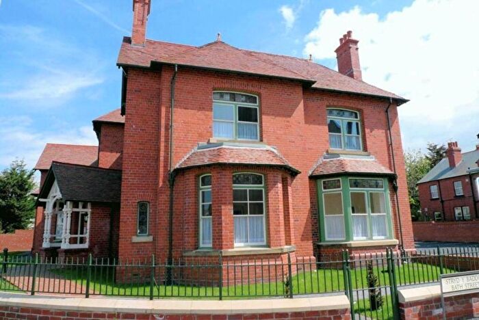 2 Bedroom Apartment To Rent In Russell Road, Clarence House, LL18