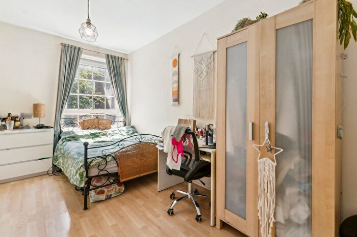 3 Bedroom Flat To Rent In Stockwell Gardens, Little Portugal, SW9