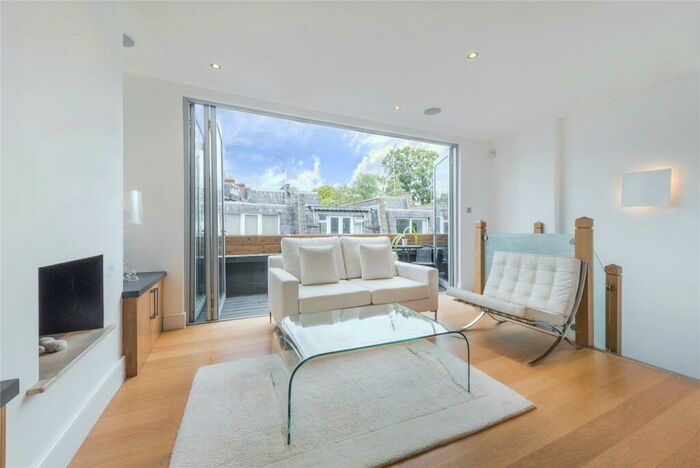 3 Bedroom Mews To Rent In Elizabeth Mews, Belsize Park, NW3
