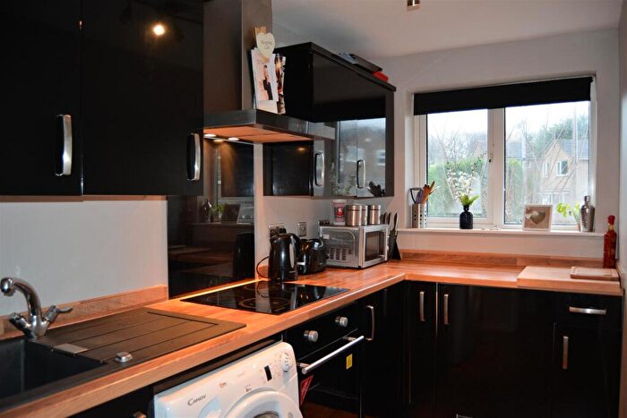 1 Bedroom Flat To Rent In Thanes Close, Huddersfield, HD2