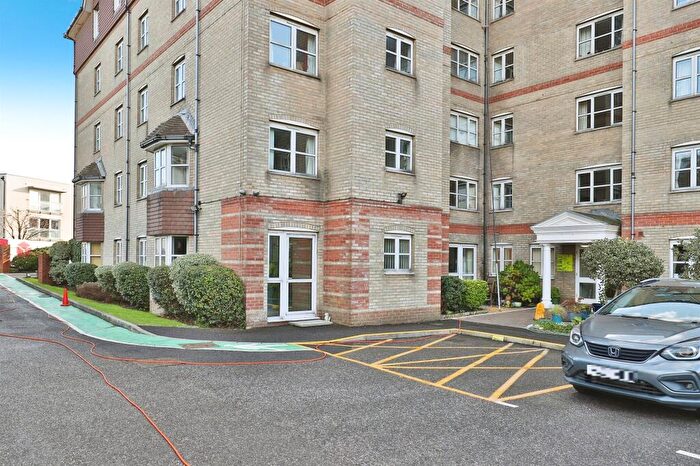 2 Bedroom Flat For Sale In Seafield Road, Bournemouth, BH6