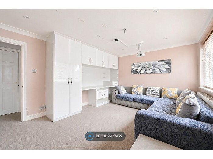 2 Bedroom Detached House To Rent In Diamond Road, Watford, WD24