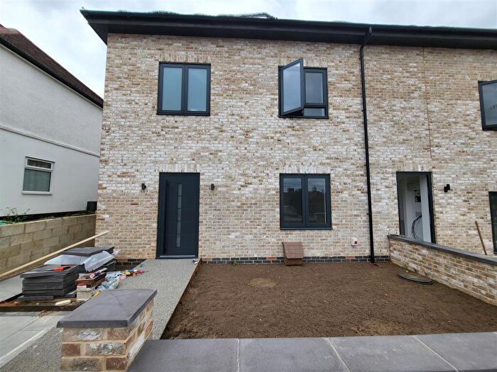 5 Bedroom House To Rent In Thornhill Avenue, London, SE18