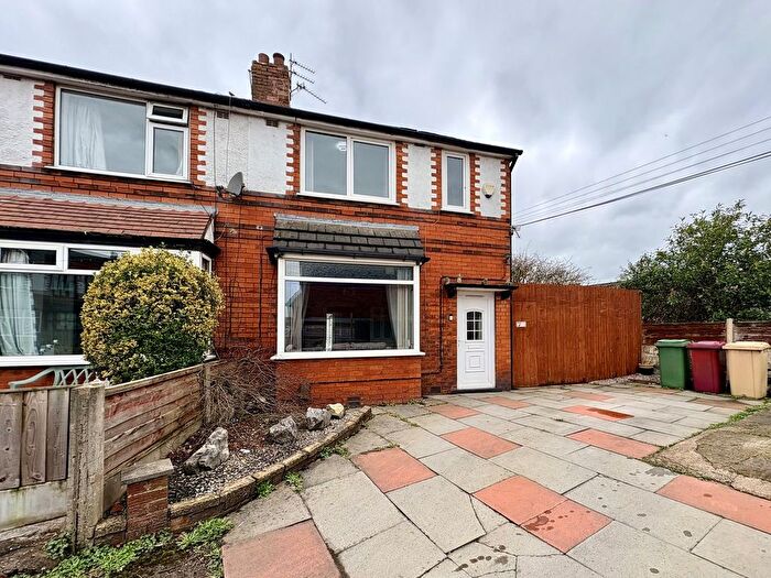 3 Bedroom Semi Detached House For Sale In Albert Grove, Farnworth, Bolton, BL4