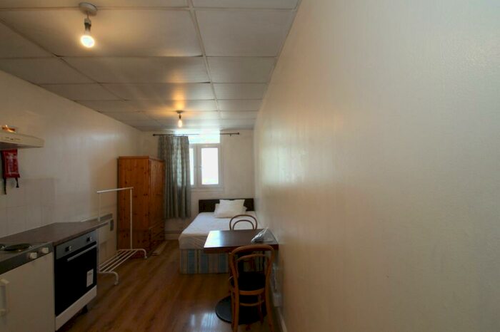 Studio To Rent In Kember Street, Islington, N1