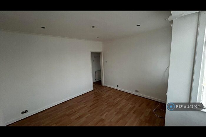 2 Bedroom Flat To Rent In Stainton Road, London, EN3