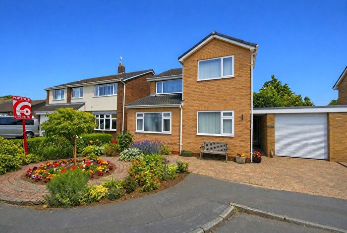 3 Bedroom Detached House For Sale In Pinfold Close, Tickhill, Doncaster, DN11