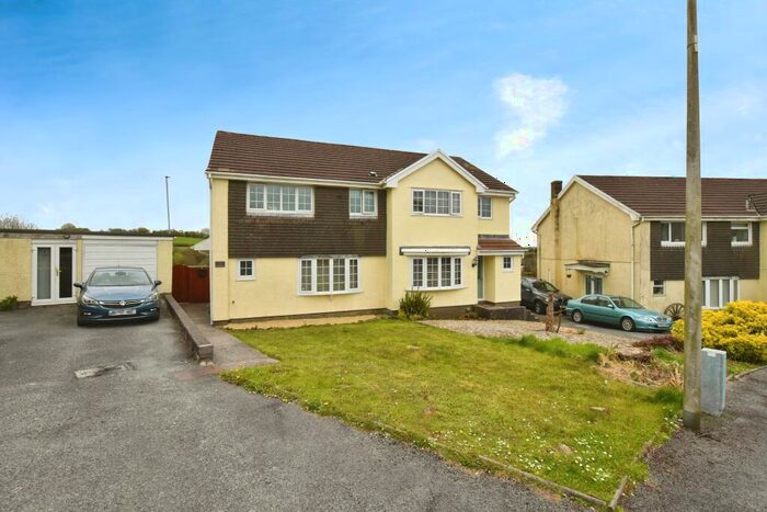 3 Bedroom Semi-Detached House For Sale In Erw Non, Llannon, Llanelli, Carmarthenshire, SA14
