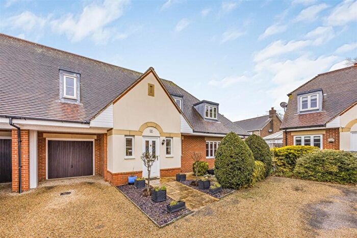 4 Bedroom Semi Detached House For Sale In Clarendon Close, Denmead, PO7