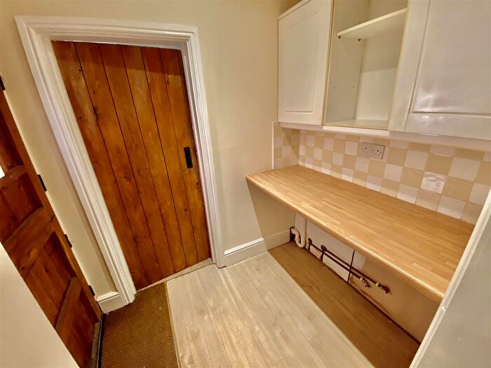 2 Bedroom End Of Terrace House To Rent In Horninglow Road North, Burton Upon Trent, DE13