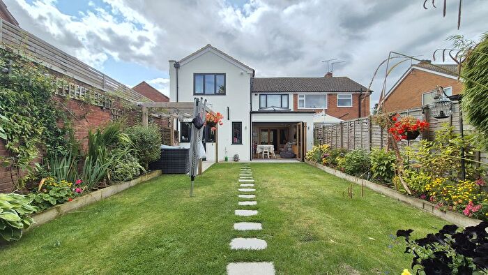 4 Bedroom Semi-Detached House For Sale In Church Road, Long Itchington, CV47
