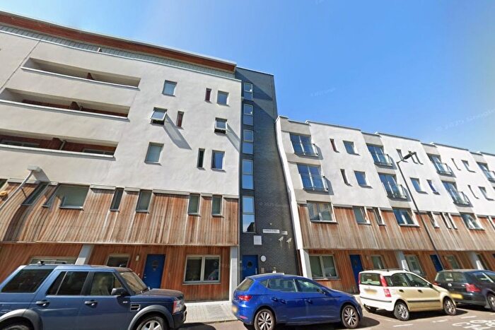 1 Bedroom Flat To Rent In Solar Court, Chambers Street London, SE16