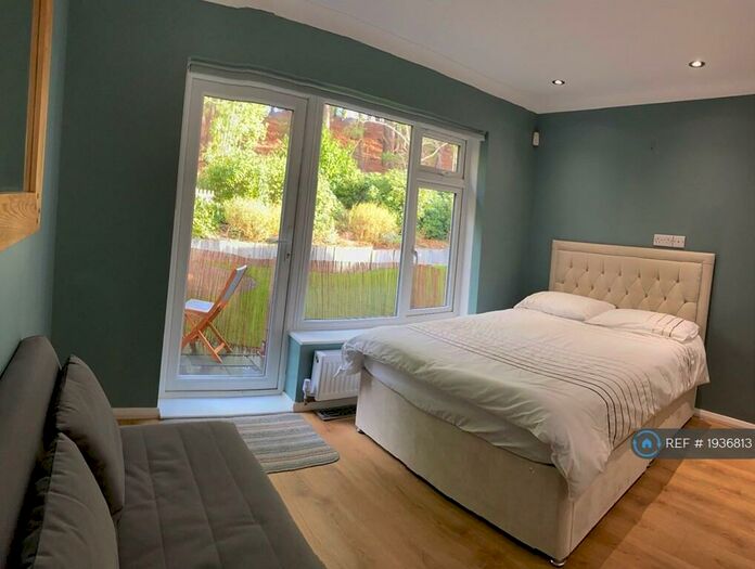 Studio To Rent In Woodbury Close, Christchurch, BH23